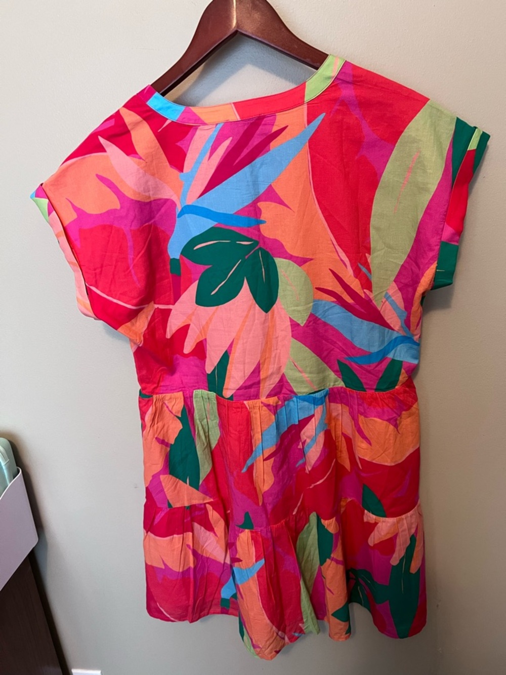 Vineyard vines bright  Tropical Print tiered slip on Babydoll Dress NWT Size M. - Picture 2 of 7